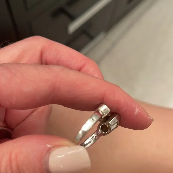 Beautiful ring - Picture 3 of 5